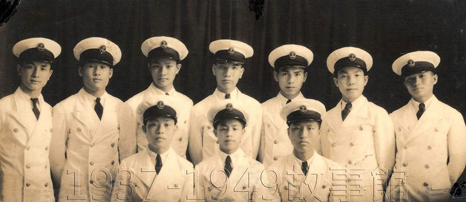 圖一 1935.05.11畢業於集美航海學校新二組，陳炳靖（前排中）19歲。
