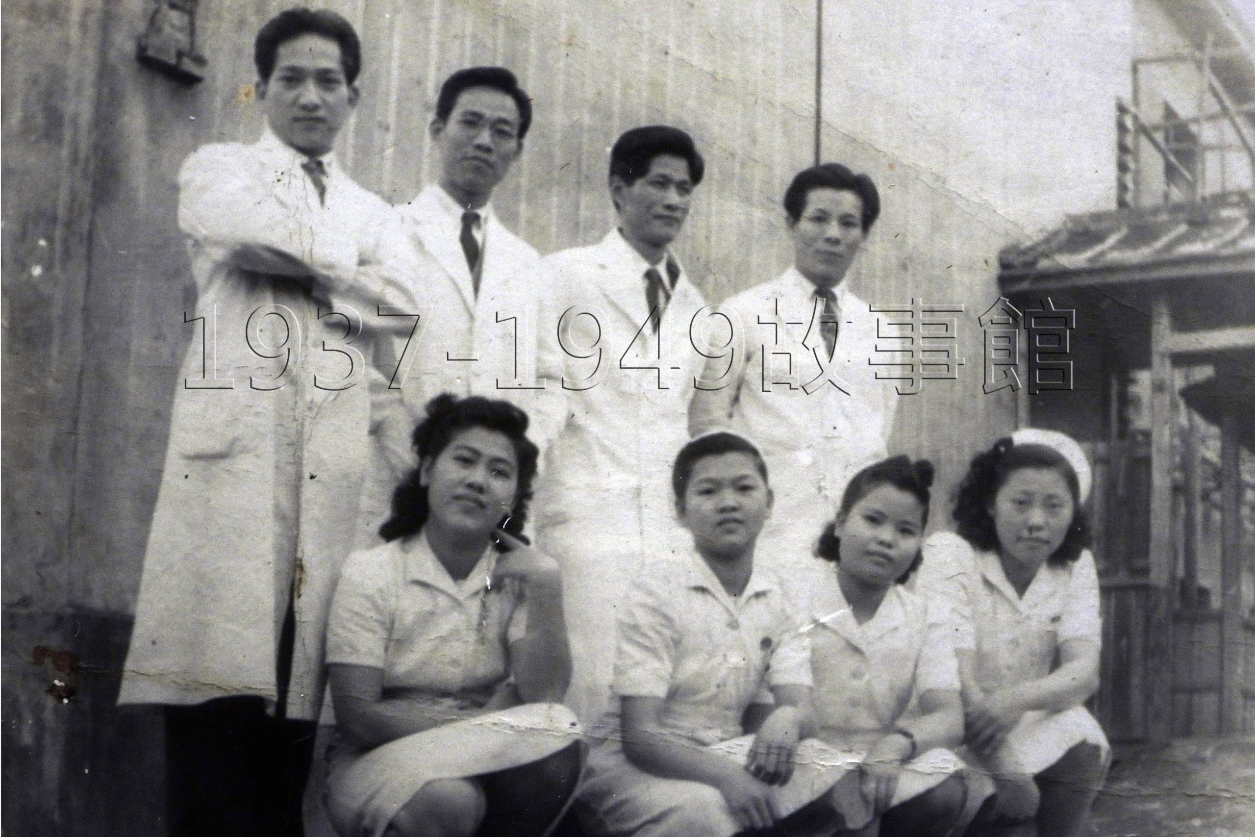 圖五 1948年省立宜蘭醫院講習所學生陳月桂（前排左二）與同學醫師合影。