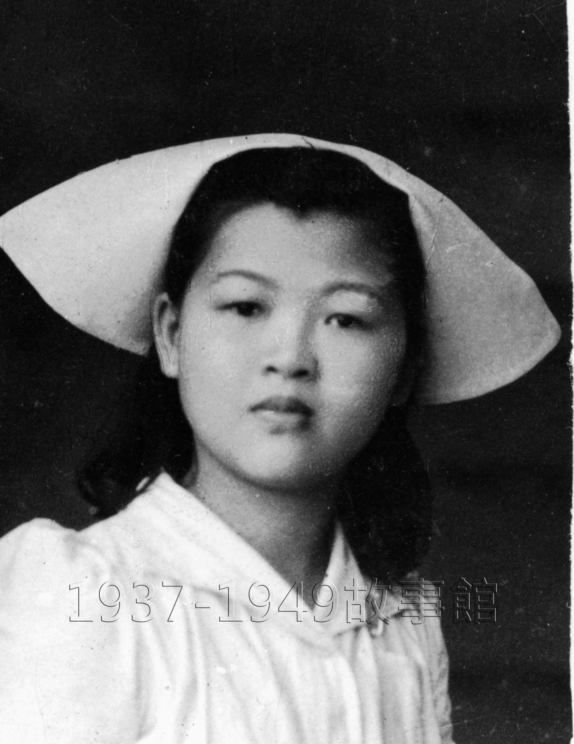 圖一 1948年陳月桂加冠取得實習護士資格後留影