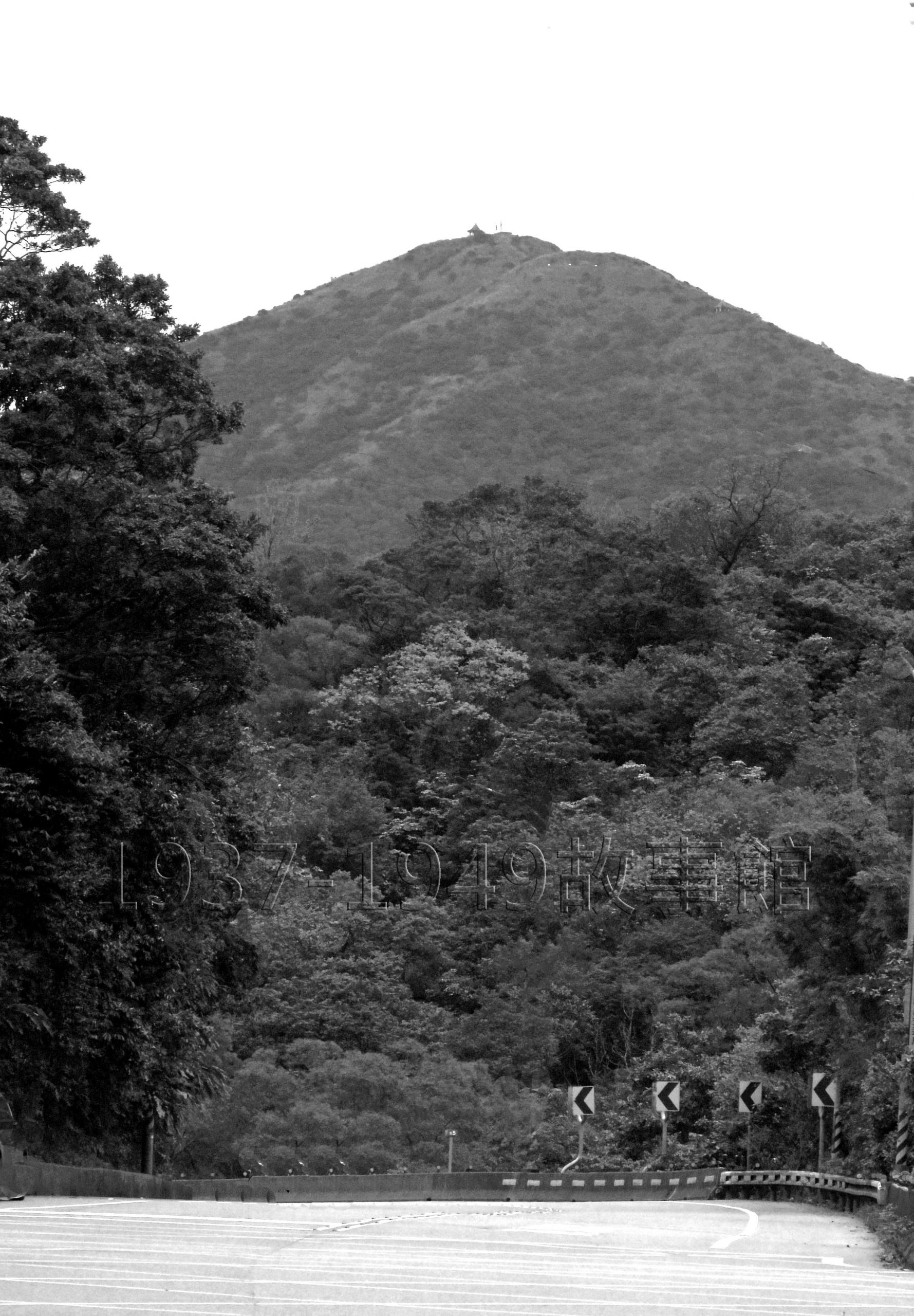 圖五 出瑞芳到金瓜石路段，沿途可見588公尺高的基隆山。