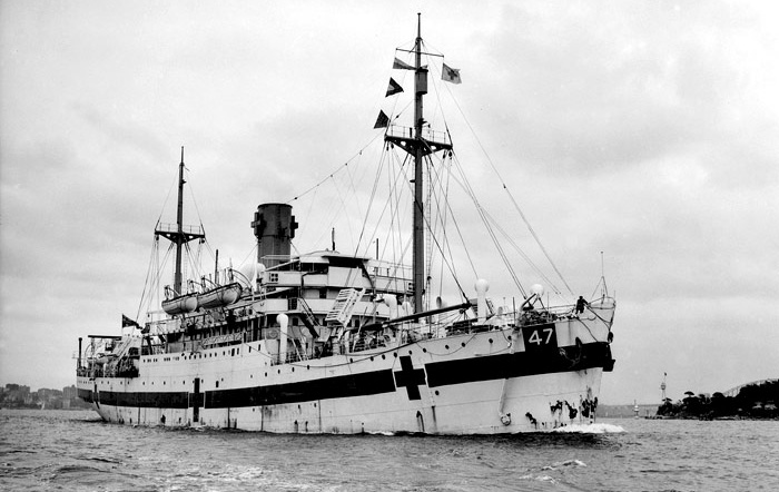圖五 即使標示紅十字，仍難避免被敵軍擊沉，圖為澳洲籍「半人馬號」醫療船。Naval Historical Collection, AWM 302800。