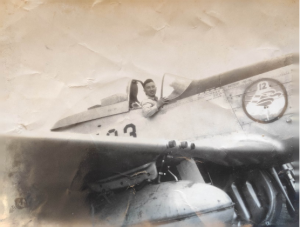 圖一 王德輝駕駛由戰鬥機改裝的P-51偵察機。
