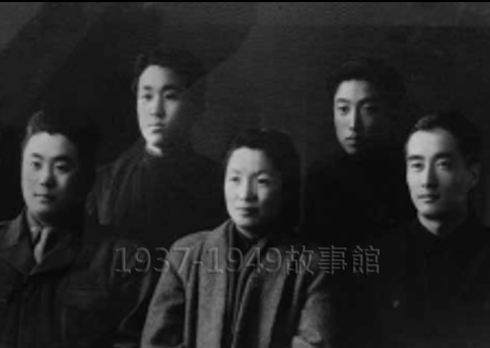 圖三  自傳中少數與家人合照的照片，由左至右，張郁廉的二弟、四弟、三弟，以及大弟復成成。攝1942年瀋陽。