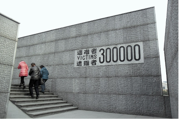 圖一 南京大屠殺有30萬人遇難。這是南京大屠殺紀念館的遇難者紀念牆。