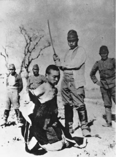 圖二 南京大屠殺中，日軍十分殘暴，但作者在寺廟中親身見聞的日軍凶殘遠遠超過流傳下來的歷史照片。（來自維基百科）