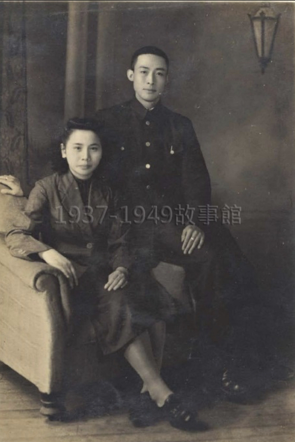 圖二 湖南軍官向正泉與台灣姑娘張碧霞共結連理。