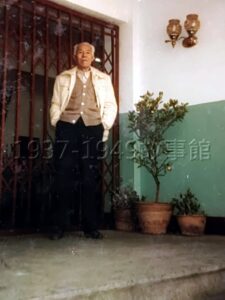 圖一　楊益君先生（1915-1987）兩次被共產黨下獄，第一次是大陸淪陷前後於騰衝被捕，第二次是1978年在緬甸密支那家中被綁架到大陸下獄。圖為1987年春節，楊益君在昆明獄中留影。這張照片寄到台北家中時，楊益君已在獄中病逝，但當時家人並不知道噩耗。