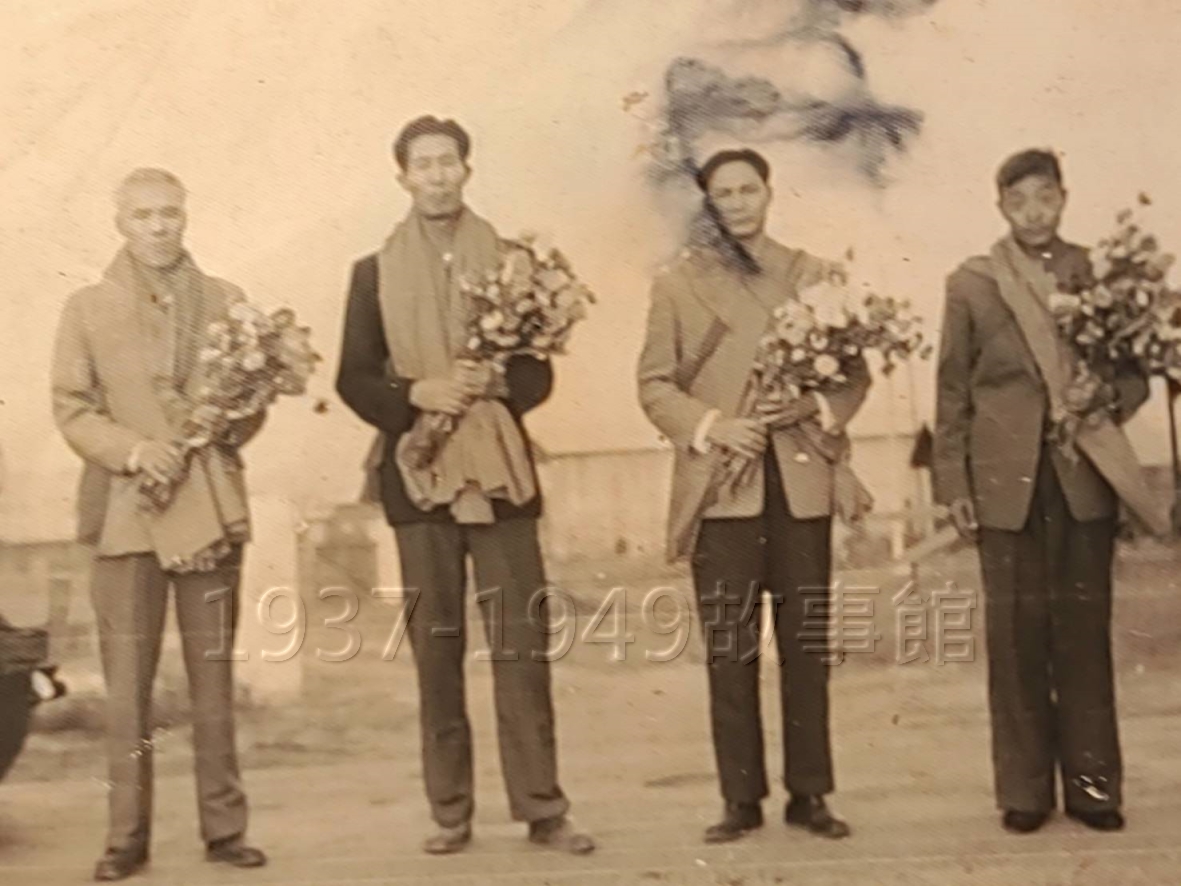 圖五　1961年中共總理周恩來訪緬時，緬甸政府囚禁了楊益君（左起）、張羽、劉振賢、張興仁等反共僑領。此張照片是他們獲釋後的留影，出獄時身披紅色圍巾，祈福能去霉運消災厄。
