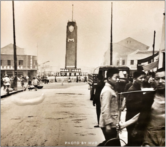 圖七  1941年12月31日重慶都郵街廣場落成的「精神堡壘」。（攝自重慶抗戰遺址博物館綜合陳列館） 