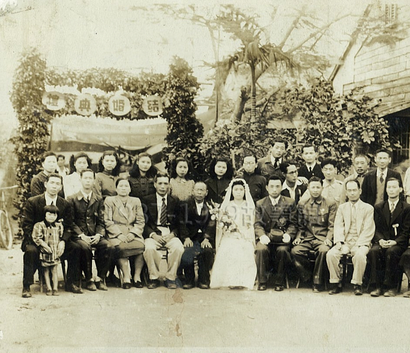 圖三 1949年周秀賢與連瑞金結婚典禮，攝於溪州國校內。