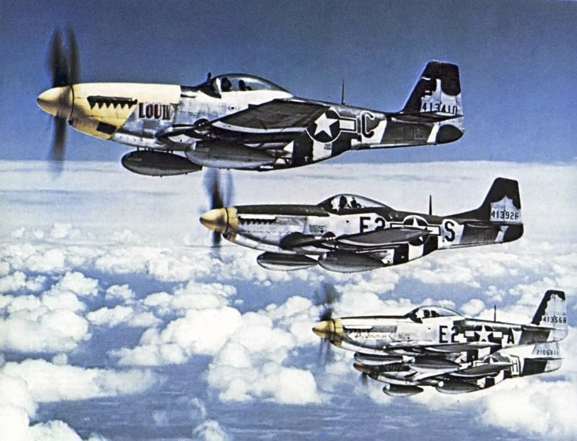 圖二 吳繼楠先生當年負責維護的P51型戰鬥機。（By USAAF, https://commons.wikimedia.org/w/index.php?curid=3103734）