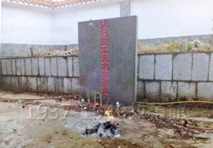 圖二　1950年代，廣西桂林空軍烈士之墓日漸荒廢，地面建築全部被毀。民間志工於2013年發起募捐，重建了空軍烈士公墓，也重新立起紀念碑。
