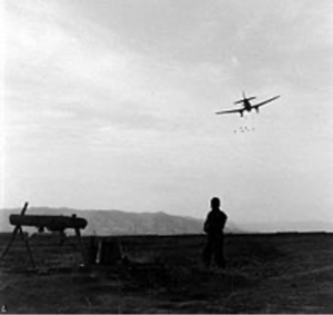 圖 1949年，國軍向太原守軍空投物資，此時太原已是孤城。（來自維基百科）