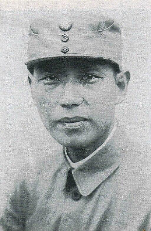 圖二　李先良於1942年組織青島保安總隊，因為此支隊伍既和日軍作戰，也和中共作戰，所以中共《新華日報》稱李先良是「李逆先良」。（來源：維基共享資源）